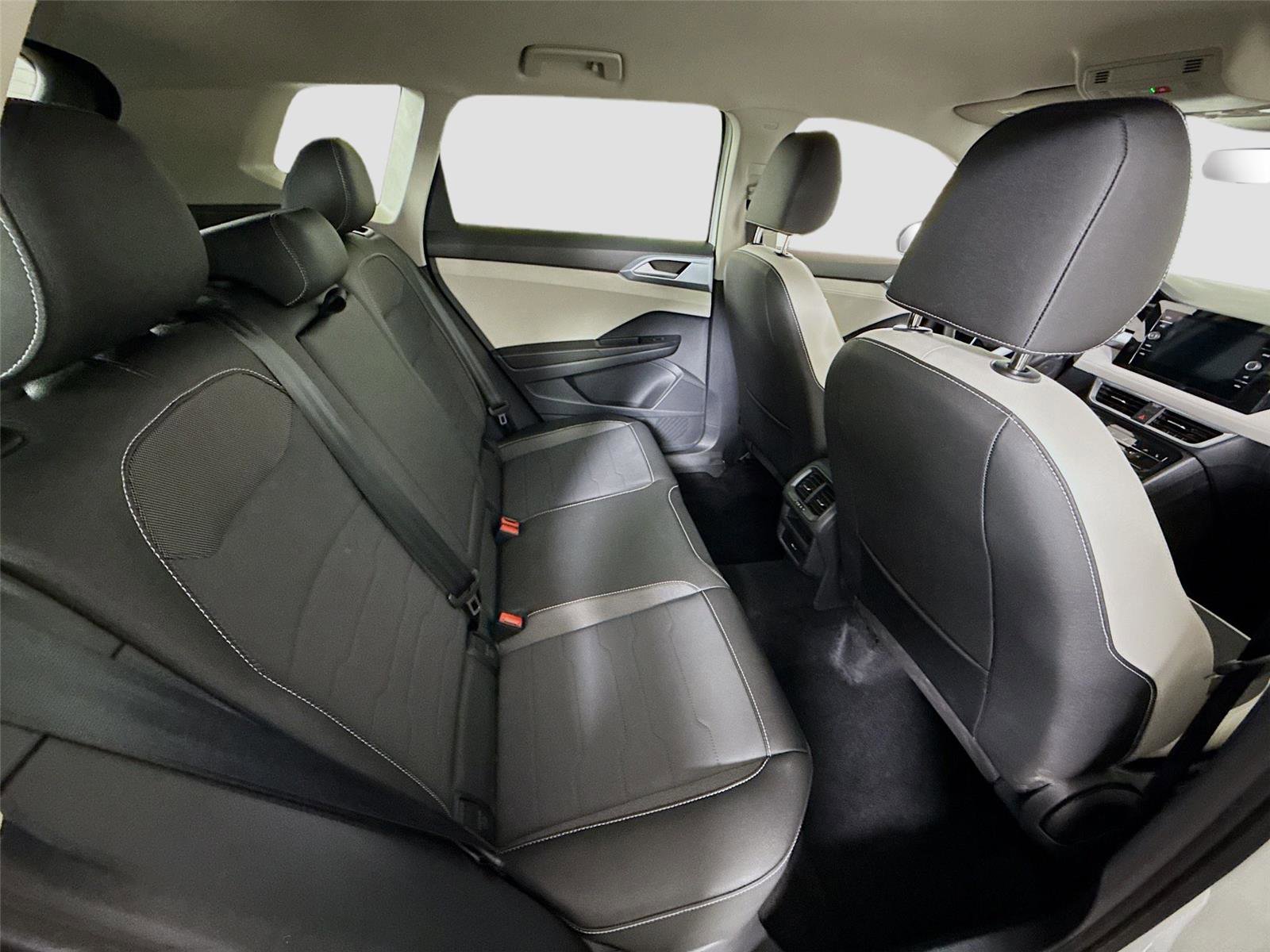 Used 2025 Volkswagen Taos SE image 18