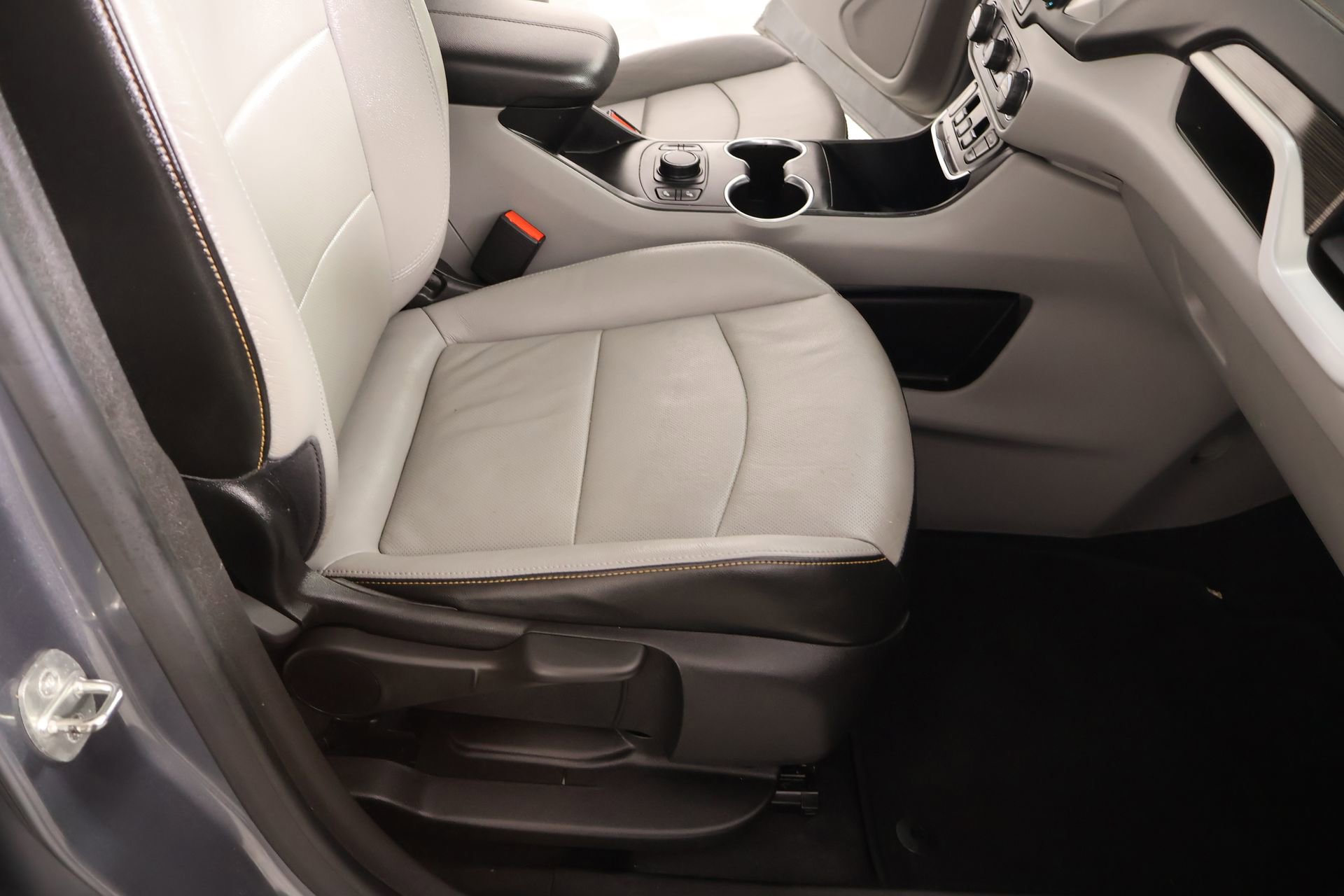 Used 2020 GMC Terrain SLT image 13