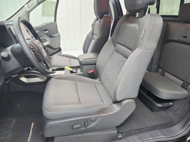 Used 2025 Nissan Frontier SV image 19