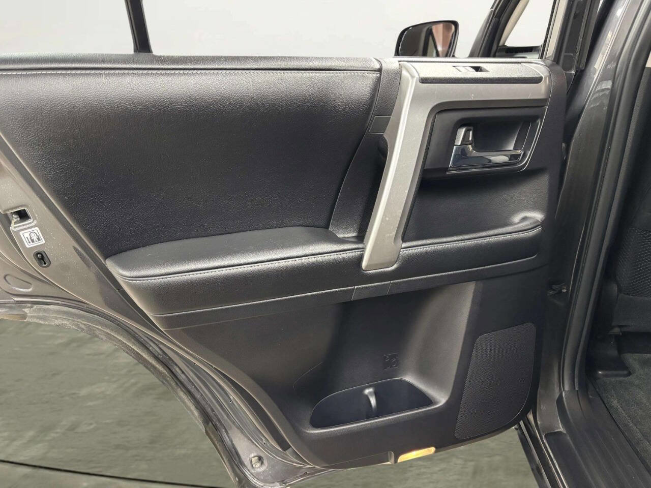 Used 2014 Toyota 4Runner SR5 image 16