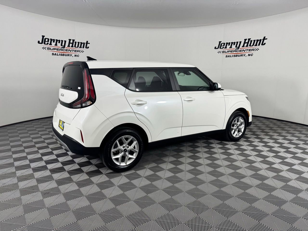 Used 2025 Kia Soul LX w/ LX Technology Package FWD image 12