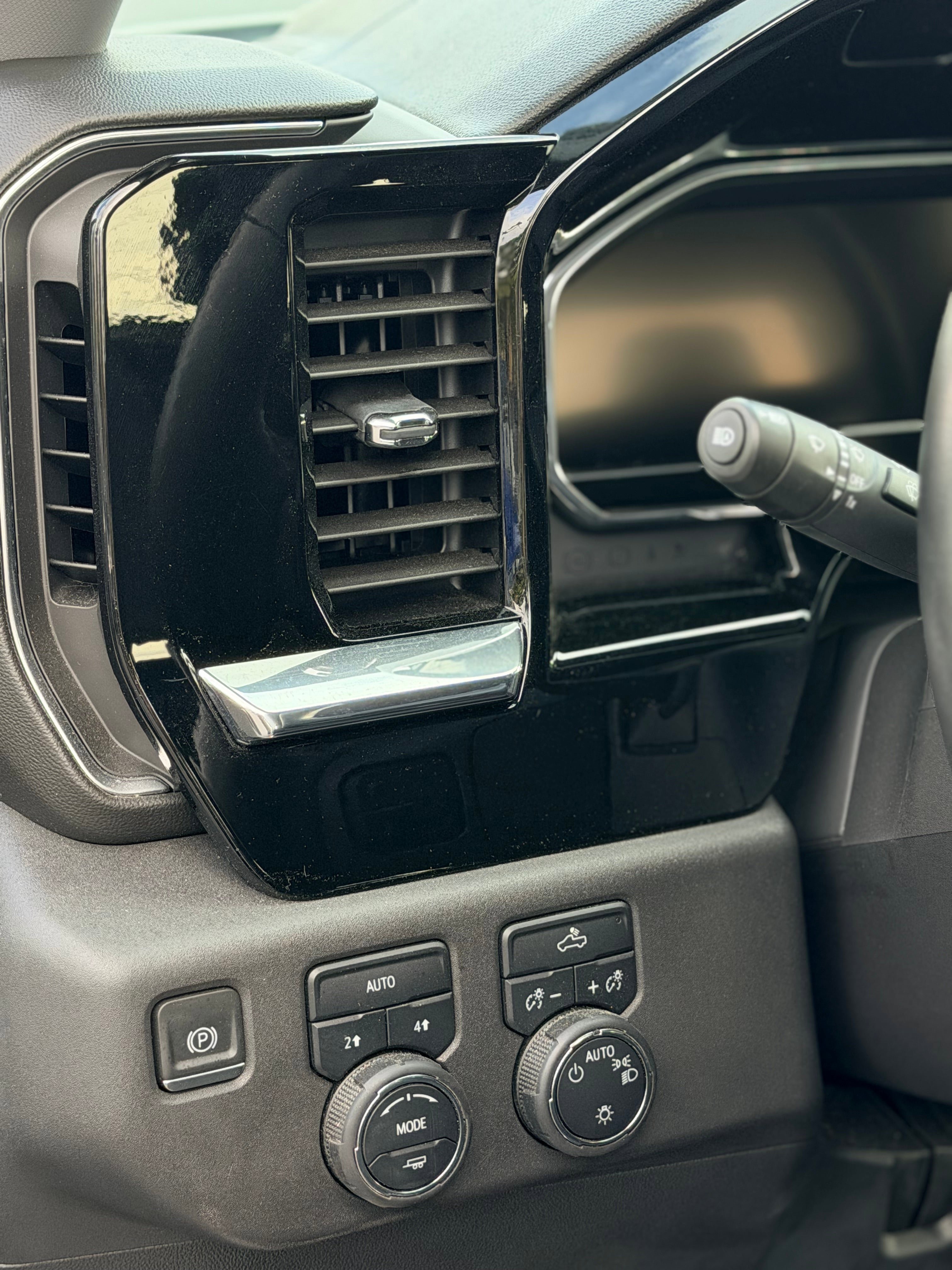 Used 2024 Chevrolet Silverado 1500 LT image 12