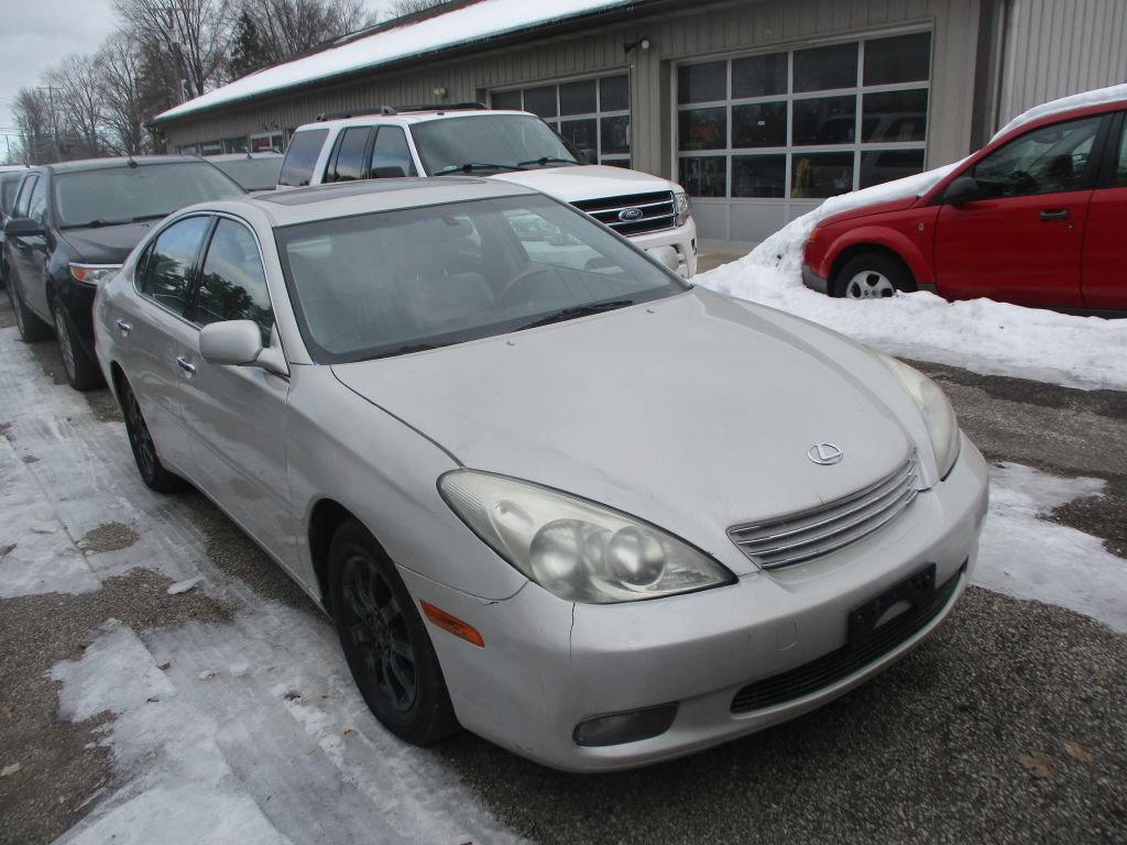 Used 2003 Lexus ES 330 w/ Premium Pkg FWD image 2