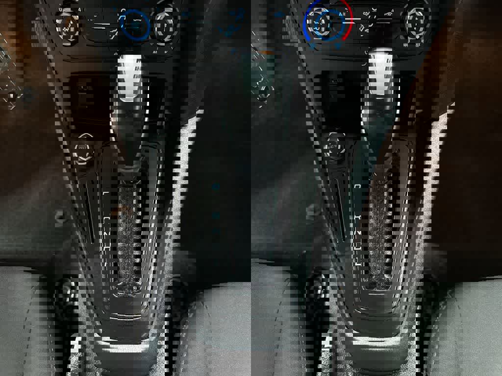 Used 2016 Ford Focus SE w/ SE Power Seat Package image 31