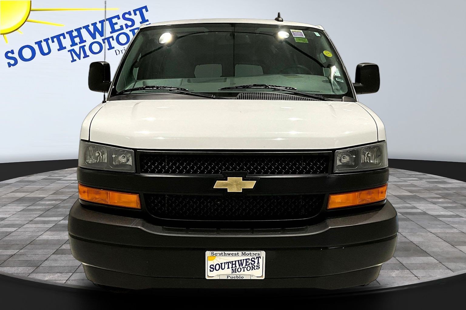Used 2023 Chevrolet Express 3500 LS RWD image 2
