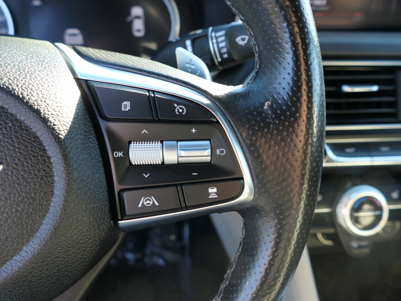 Used 2022 Genesis G70 2.0T image 17