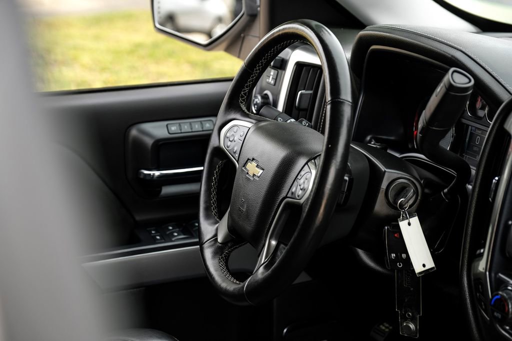 Used 2018 Chevrolet Silverado 1500 LTZ Z71 w/ LTZ Plus Package AWD/4WD image 11