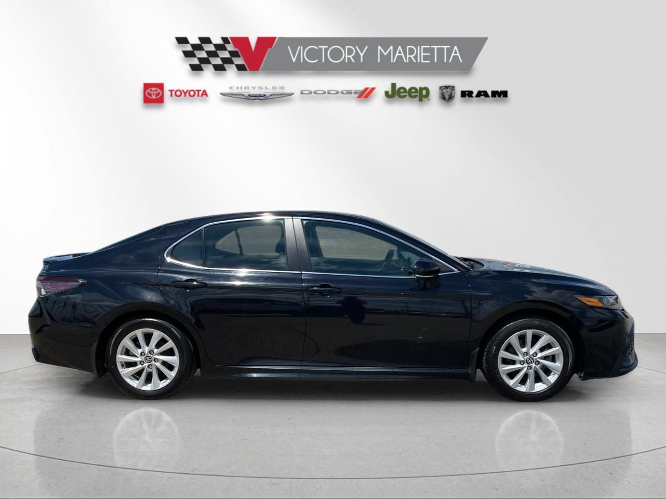 Used 2023 Toyota Camry SE FWD image 6