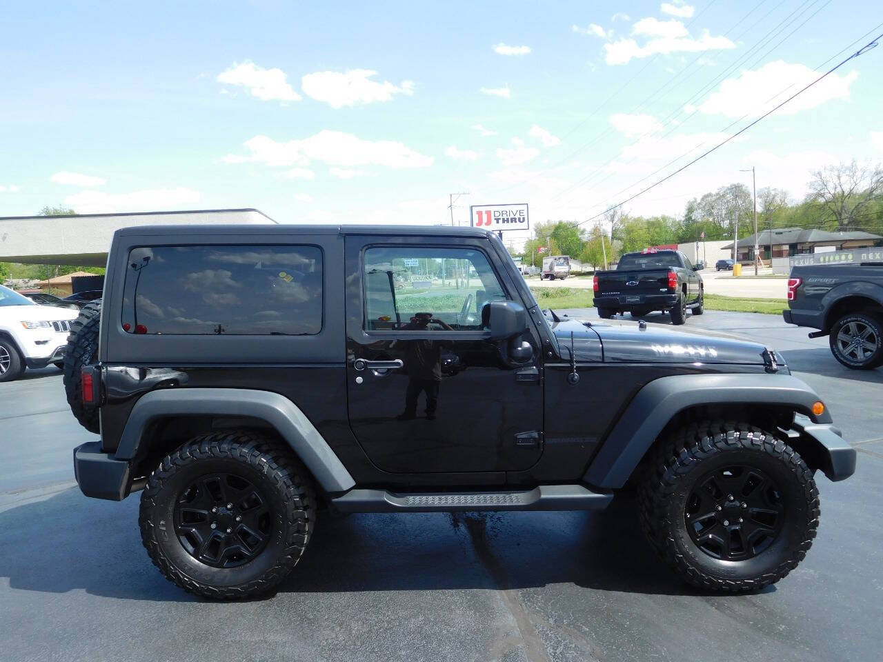 Used 2017 Jeep Wrangler Sport AWD/4WD image 2