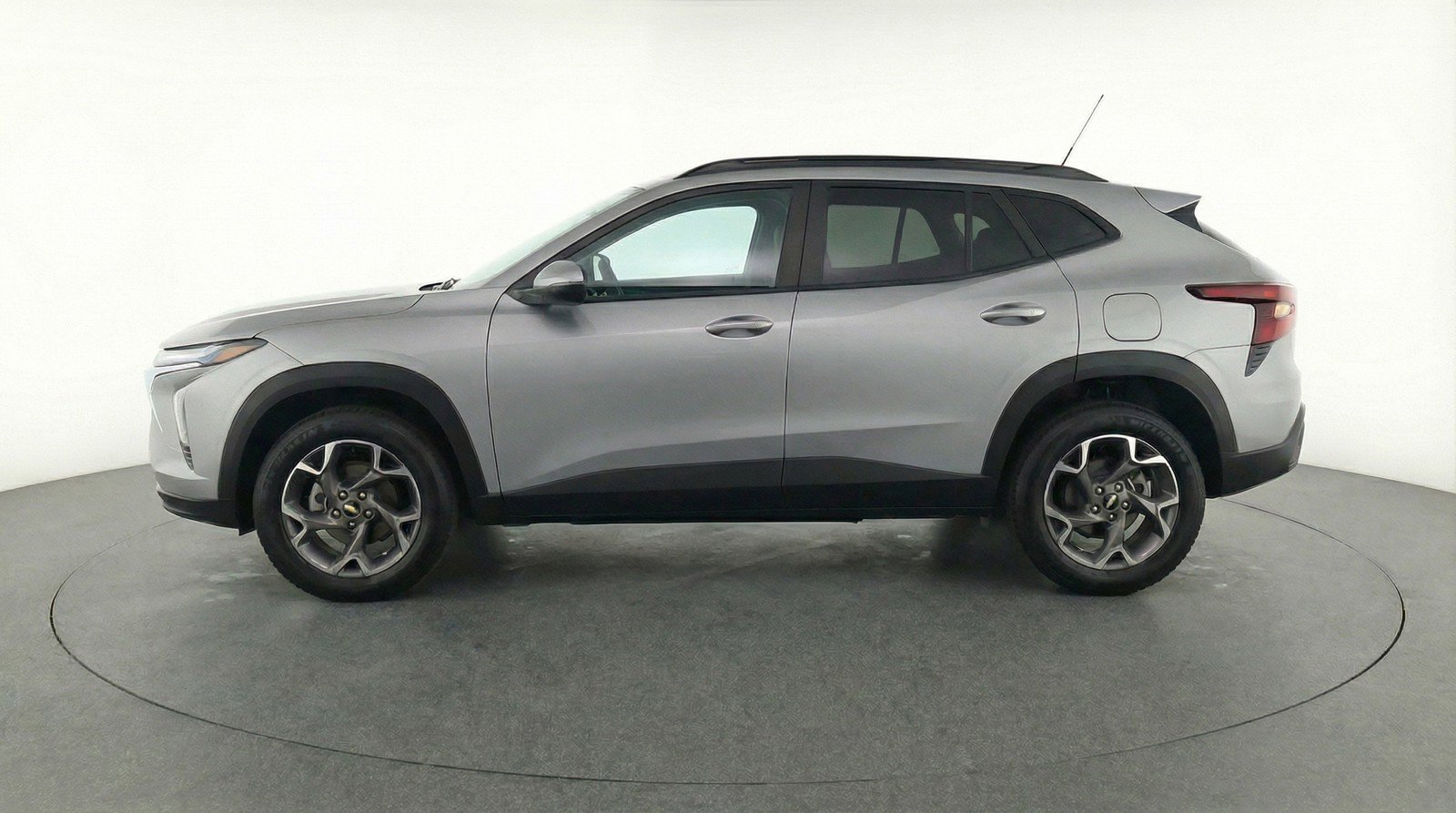 Used 2025 Chevrolet Trax LT FWD image 5