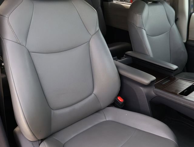 Used 2021 Toyota Sienna XLE image 17