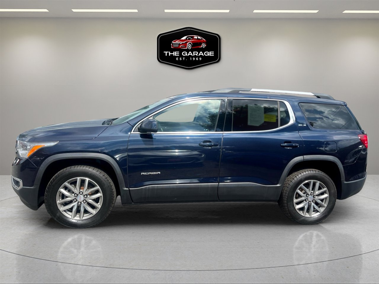 Used 2017 GMC Acadia SLE w/ Driver Alert Package I image 2