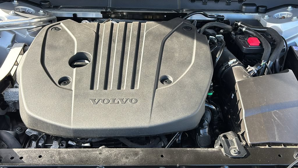 Certified 2025 Volvo XC60 B5 Plus AWD/4WD image 31