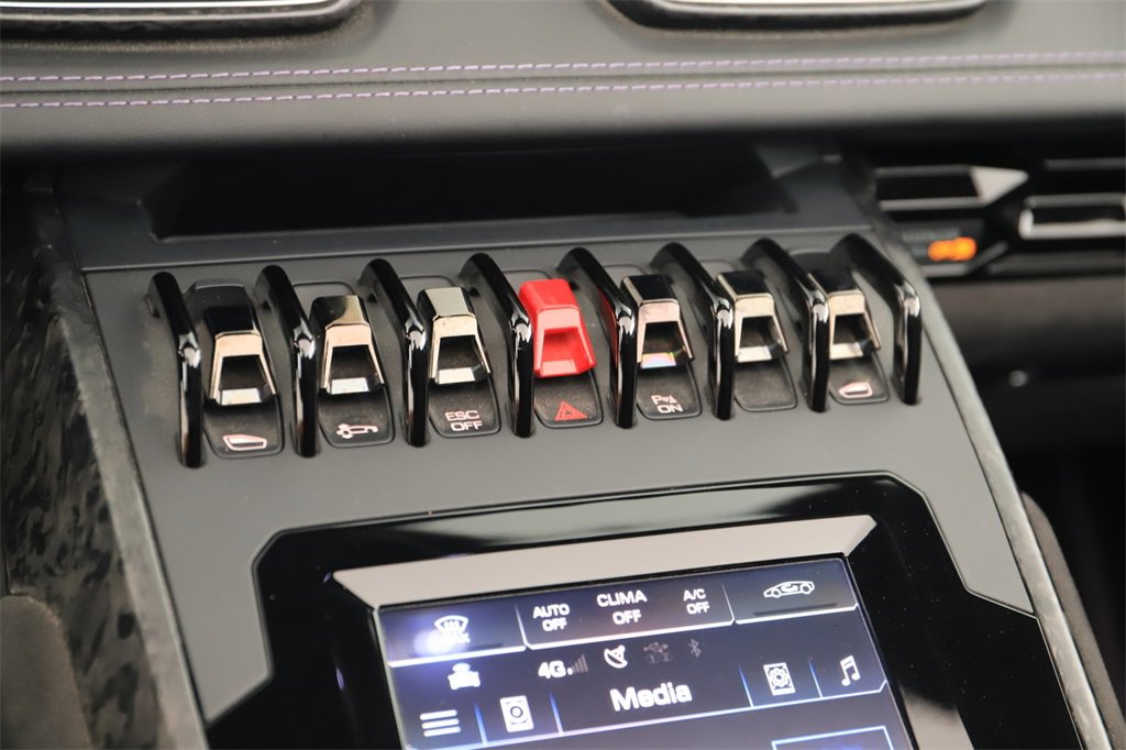 Used 2024 Lamborghini Huracan EVO image 22