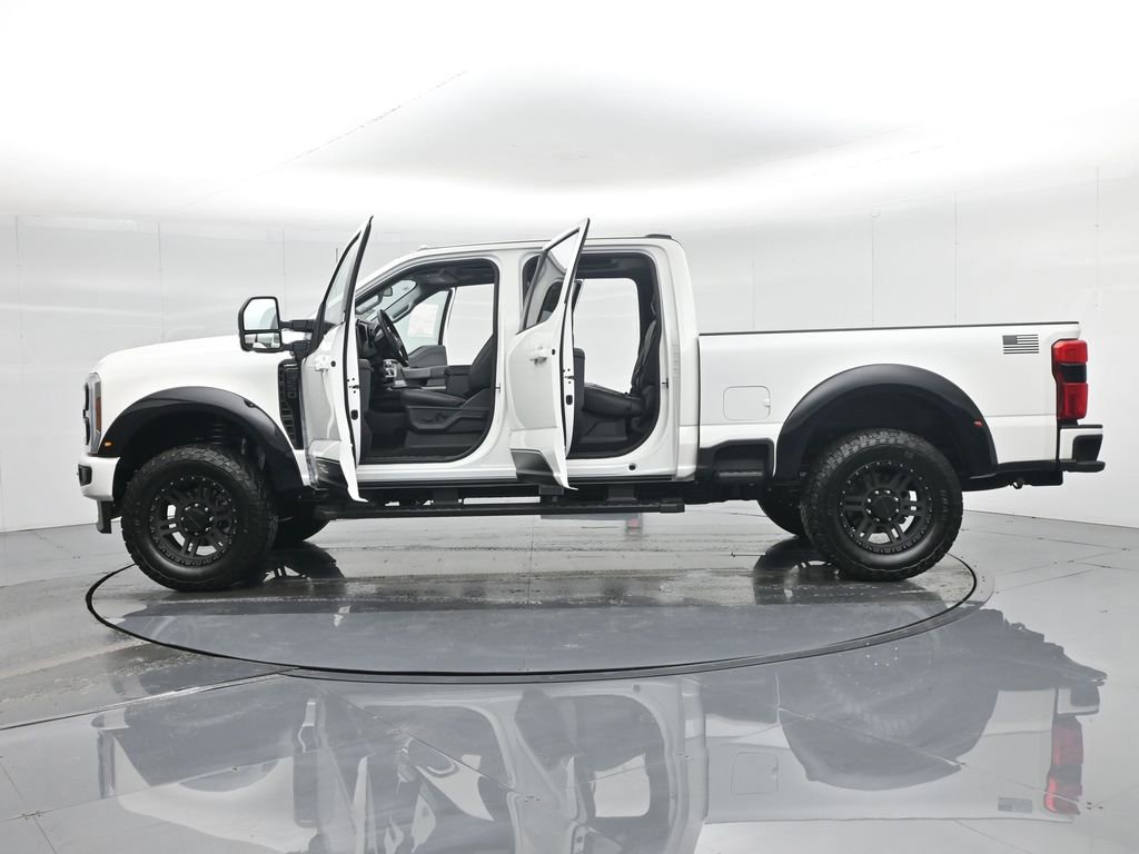 New 2026 Ford F250 Lariat w/ Black Appearance Package image 4