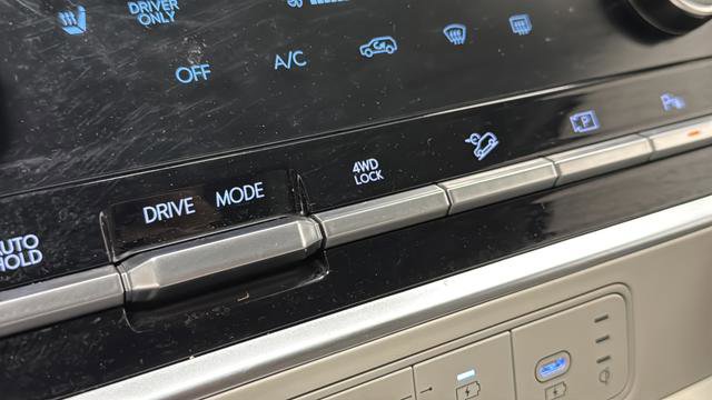Used 2025 Hyundai Santa Fe SEL AWD/4WD image 39