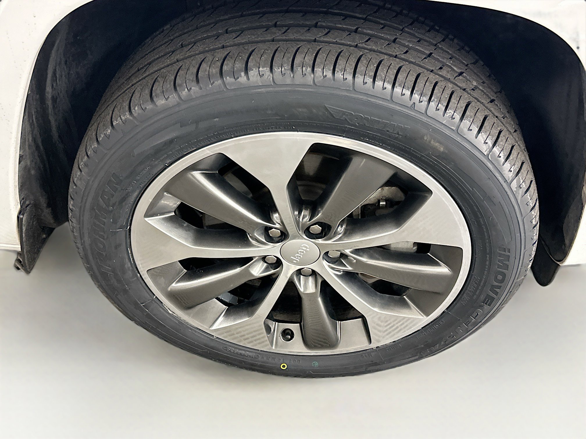 Used 2019 Jeep Cherokee Overland image 11