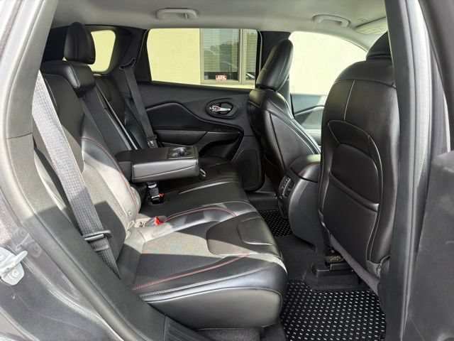 Used 2019 Jeep Cherokee Trailhawk w/ Cold Weather Group AWD/4WD image 17