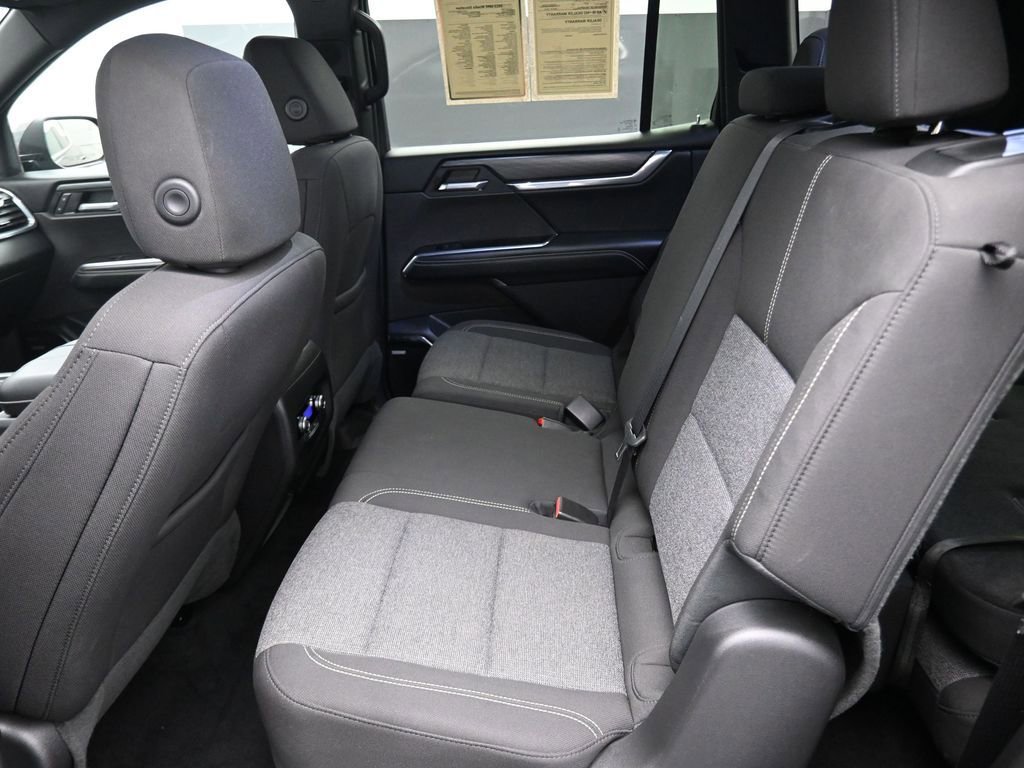 Used 2025 GMC Acadia Elevation FWD image 9