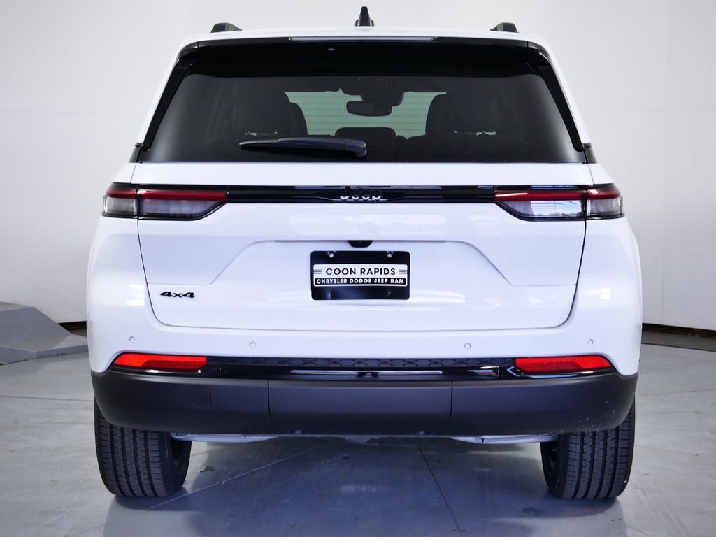 Used 2024 Jeep Grand Cherokee Altitude image 12