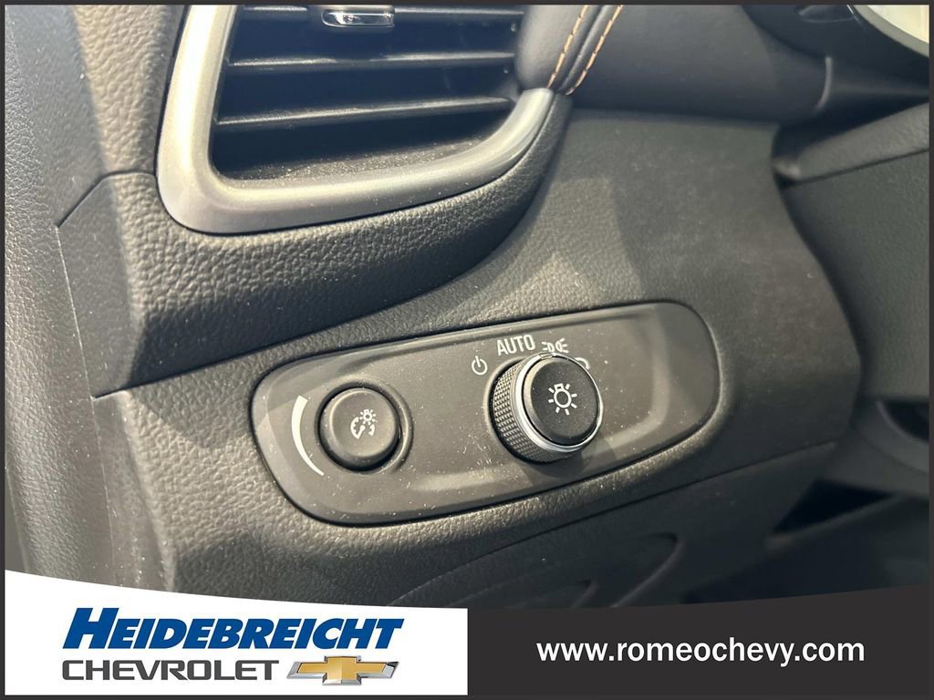 Certified 2022 Chevrolet Trax LT w/ LT Convenience Package image 29