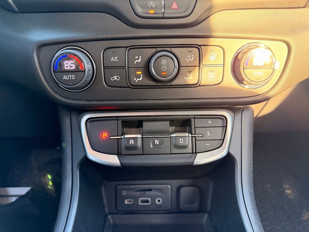 Used 2024 GMC Terrain SLT image 18