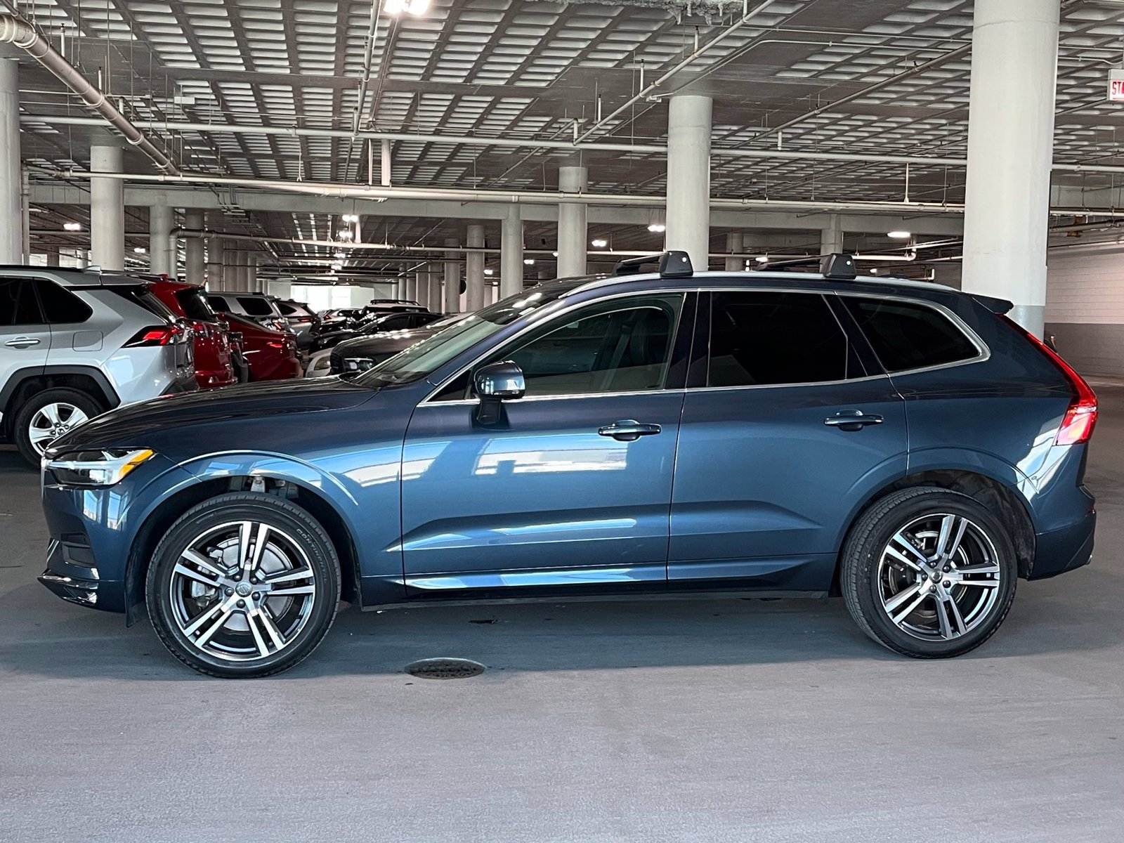 Used 2021 Volvo XC60 T6 Momentum w/ Premium Package AWD/4WD image 7