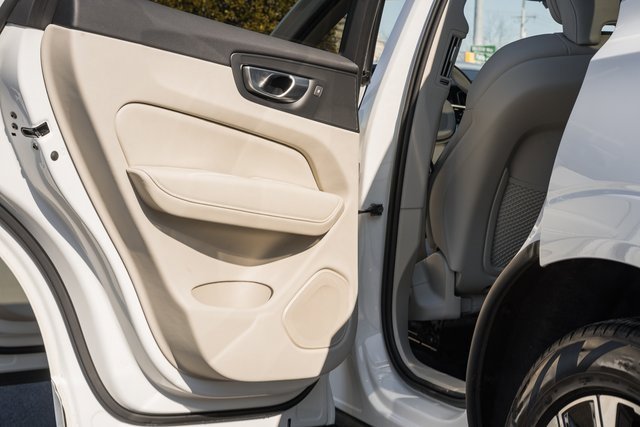 Certified 2024 Volvo XC60 B5 Plus w/ Climate Package image 35