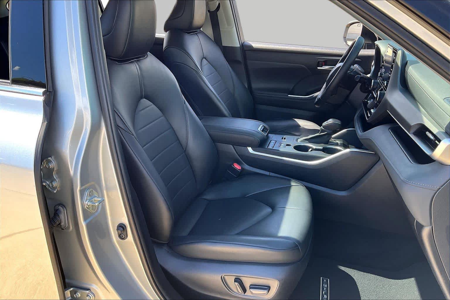 Used 2022 Toyota Highlander XLE FWD image 9