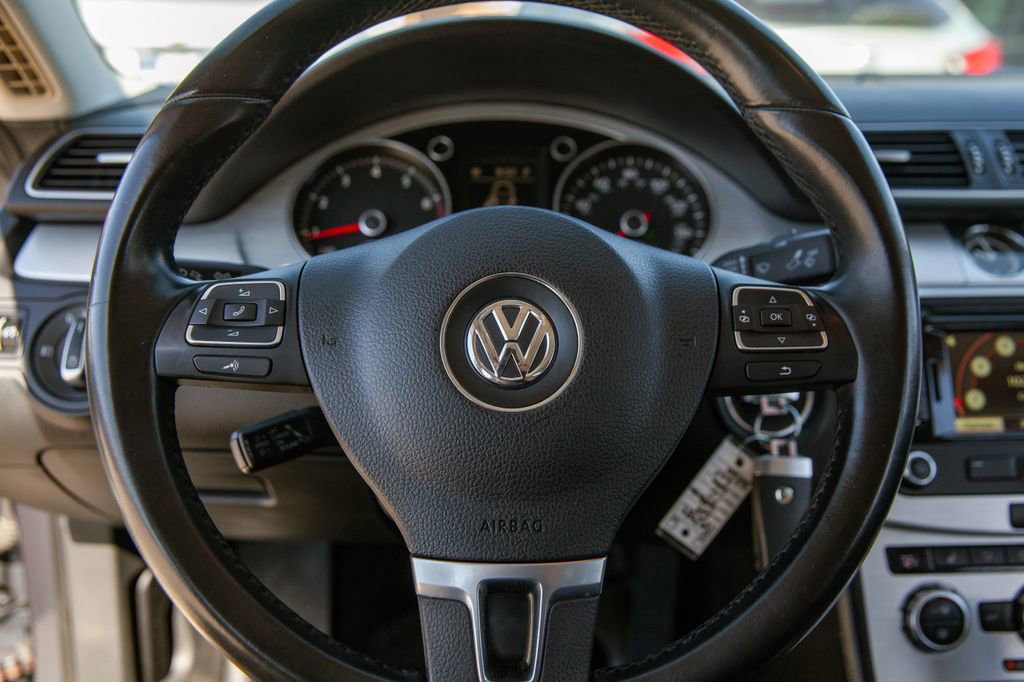 Used 2014 Volkswagen CC R-Line FWD image 16