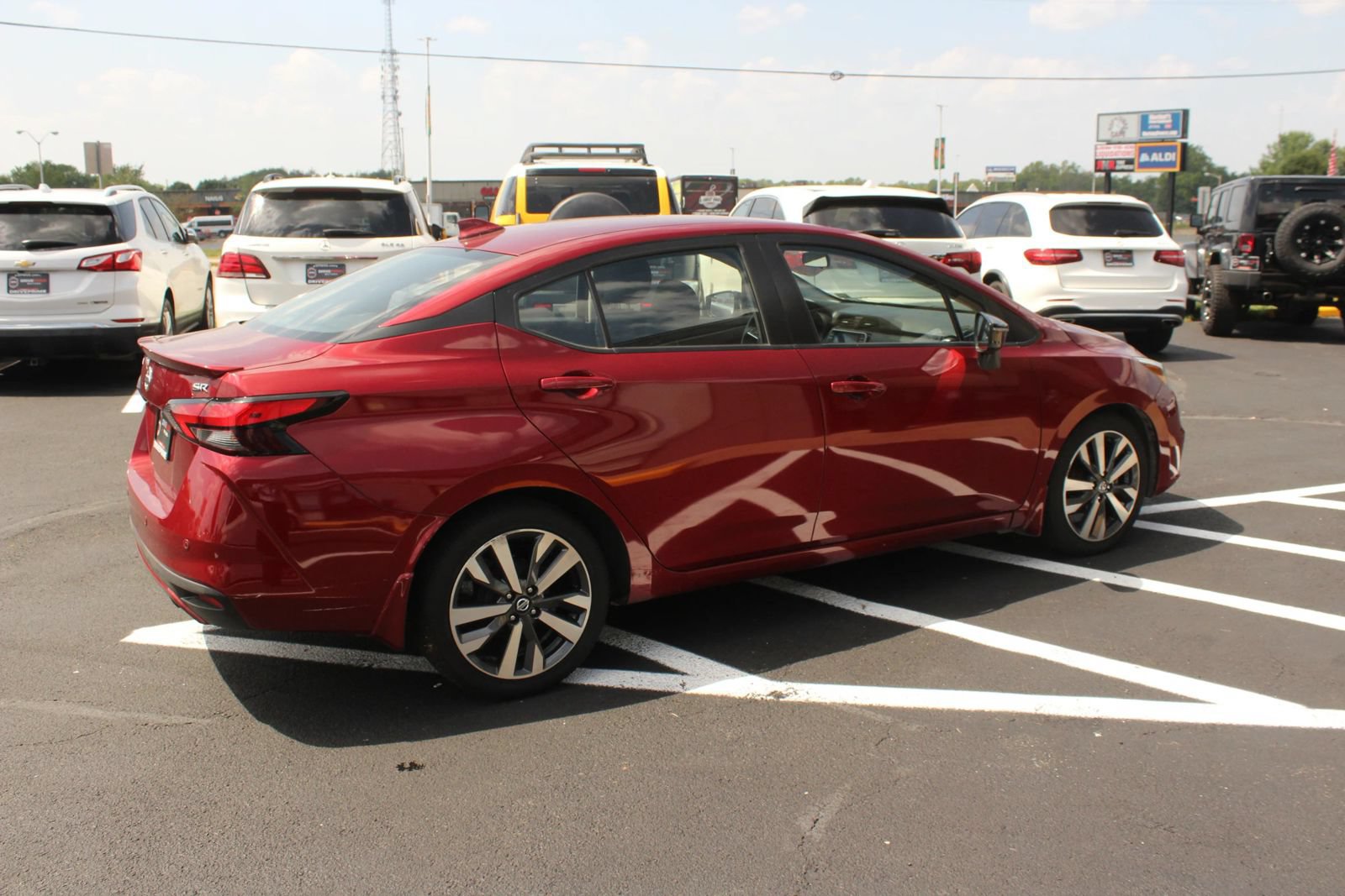 Used 2020 Nissan Versa SR FWD image 7