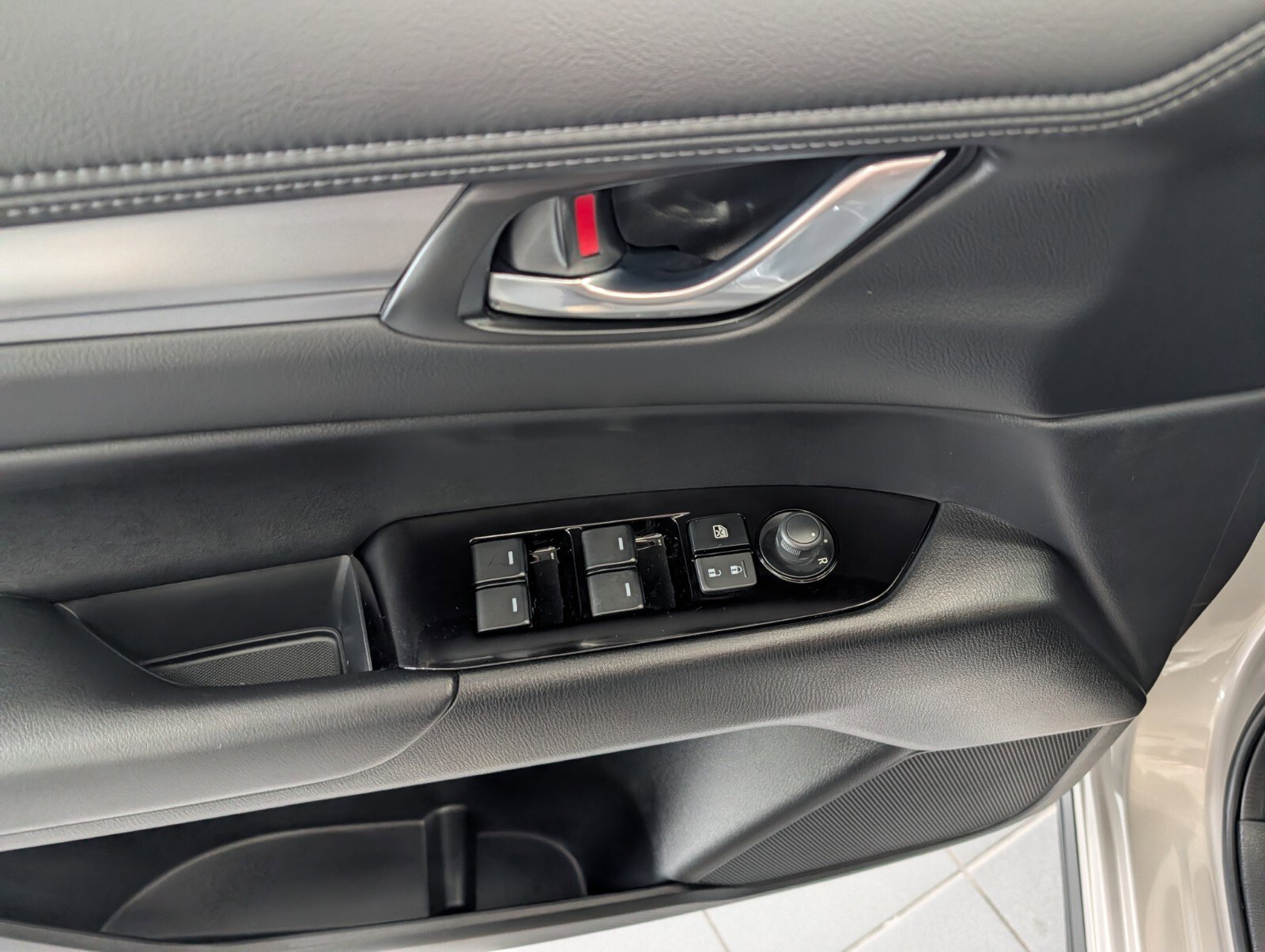 New 2025 MAZDA CX-5 AWD 2.5 S w/ Select Package image 15