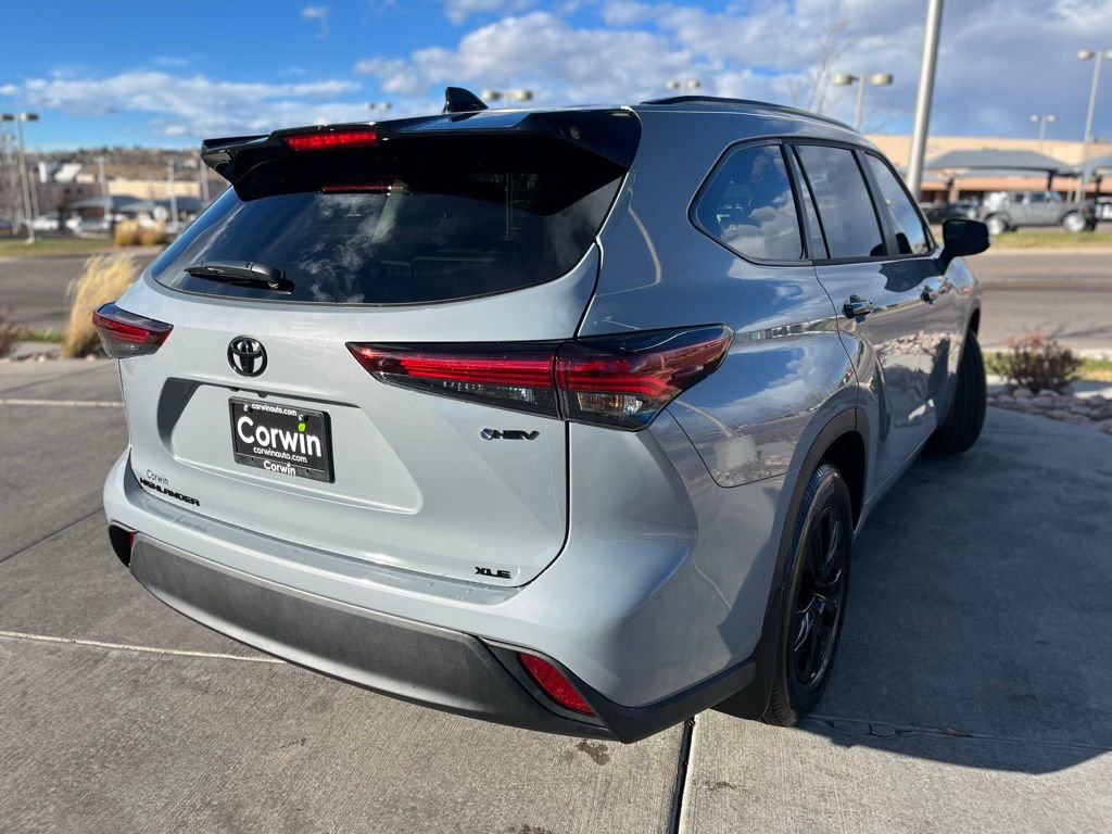 Used 2025 Toyota Highlander XLE image 7