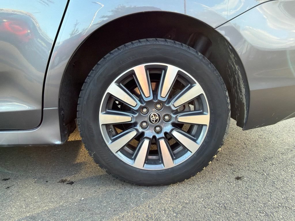 Used 2020 Toyota Sienna XLE w/ XLE Navigation Package AWD/4WD image 31
