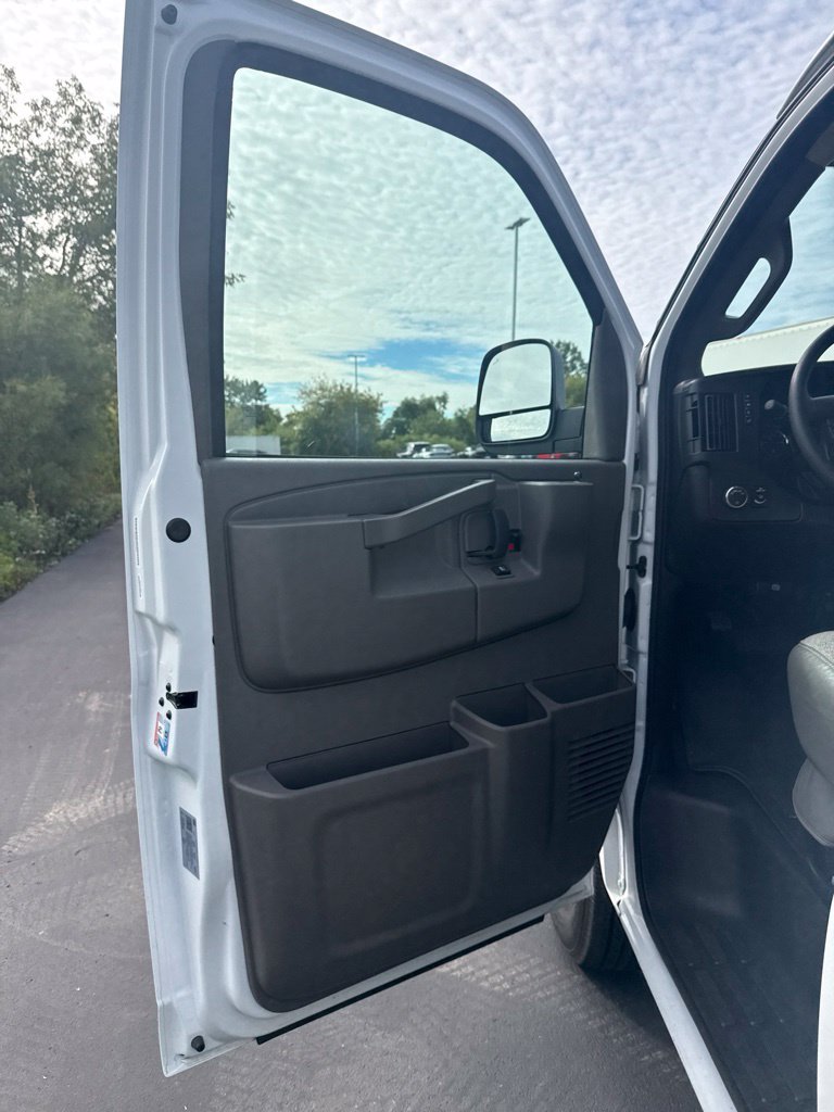 Used 2025 Chevrolet Express 3500 LT w/ LT Preferred Equipment Group RWD image 12