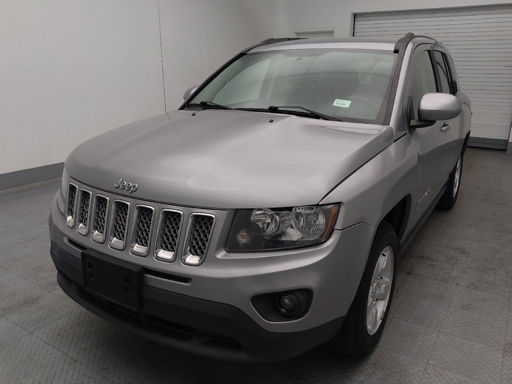 Used 2017 Jeep Compass Latitude FWD image 15