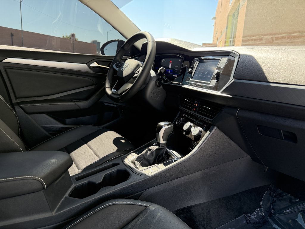 Used 2024 Volkswagen Jetta SE w/ Panoramic Sunroof Package image 38