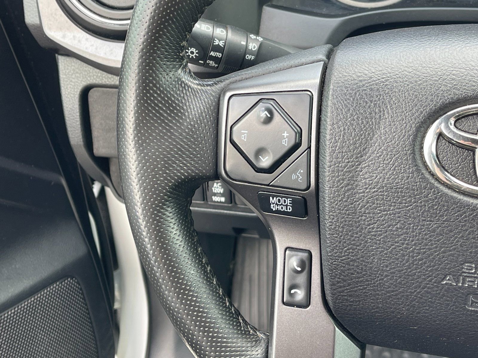 Used 2021 Toyota Tacoma TRD Off-Road w/ Technology Package AWD/4WD image 25