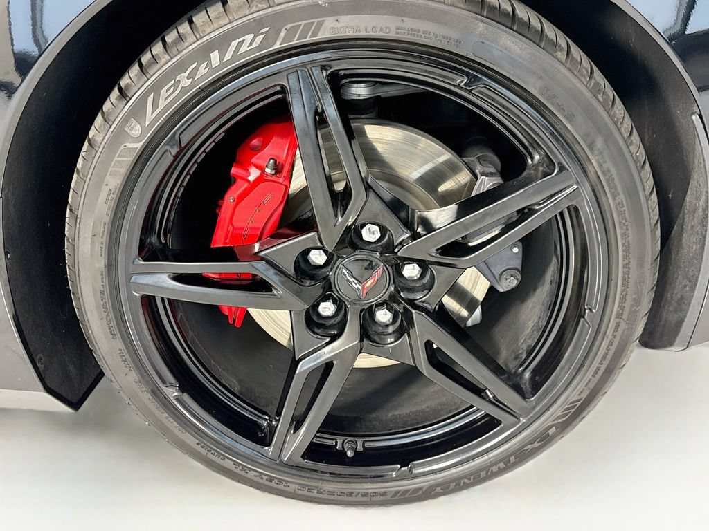 Used 2021 Chevrolet Corvette Stingray Coupe w/ Body-Color Dual Roof Package RWD image 26