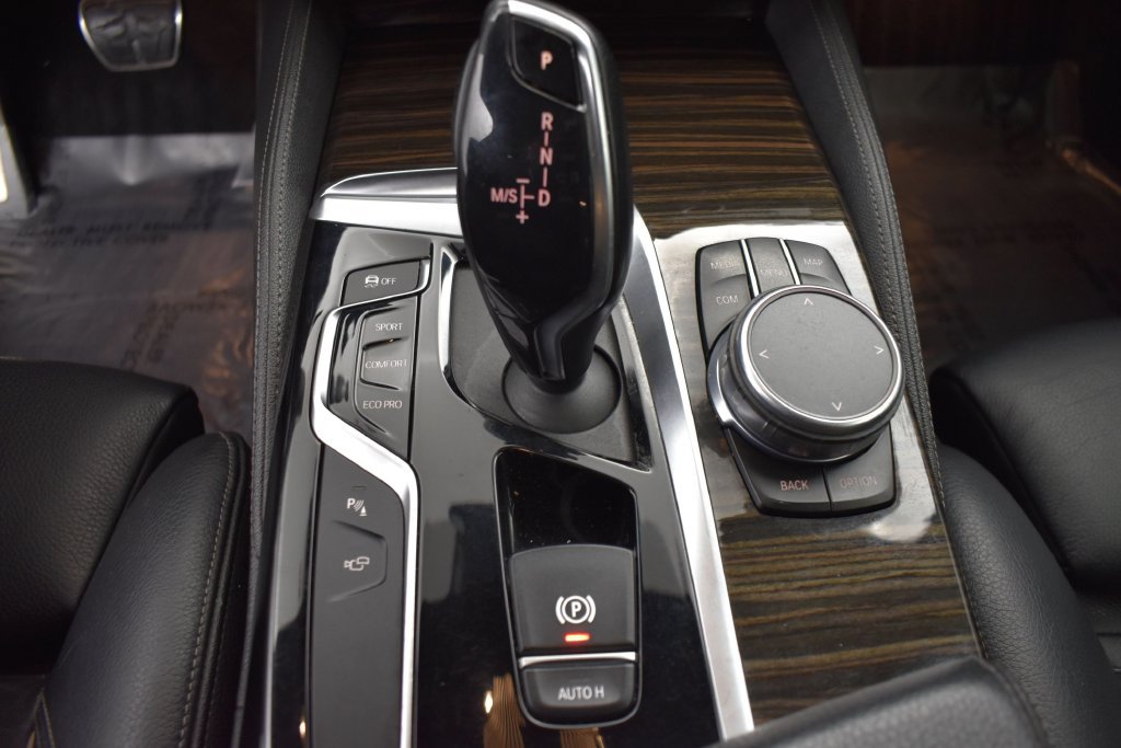 Used 2019 BMW 530i xDrive AWD/4WD image 10