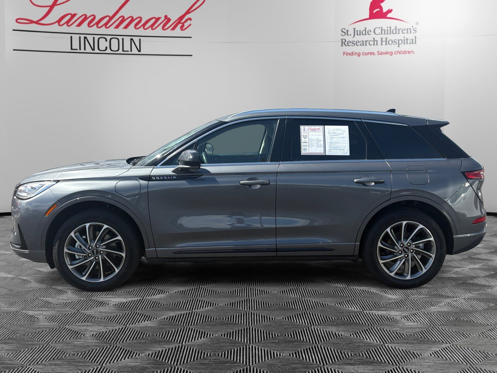 Certified 2024 Lincoln Corsair Grand Touring AWD/4WD image 2