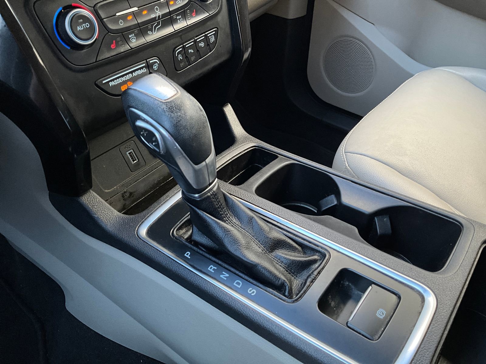 Used 2019 Ford Escape Titanium w/ U9j03 - Titanium Tow Package image 27