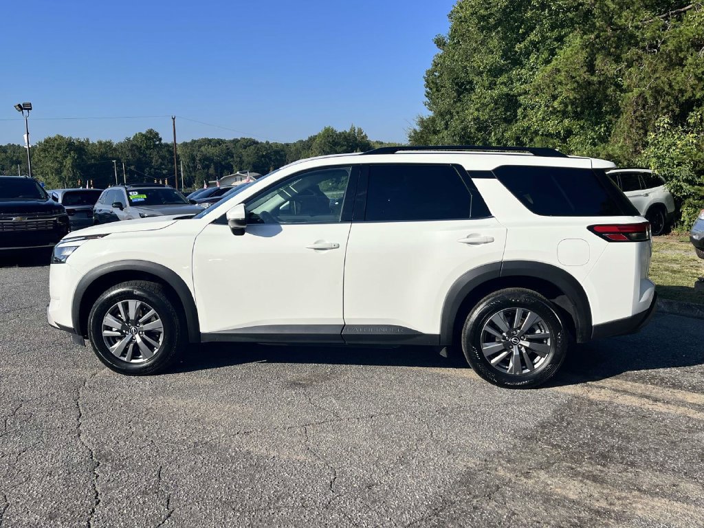 Used 2025 Nissan Pathfinder SV FWD image 2