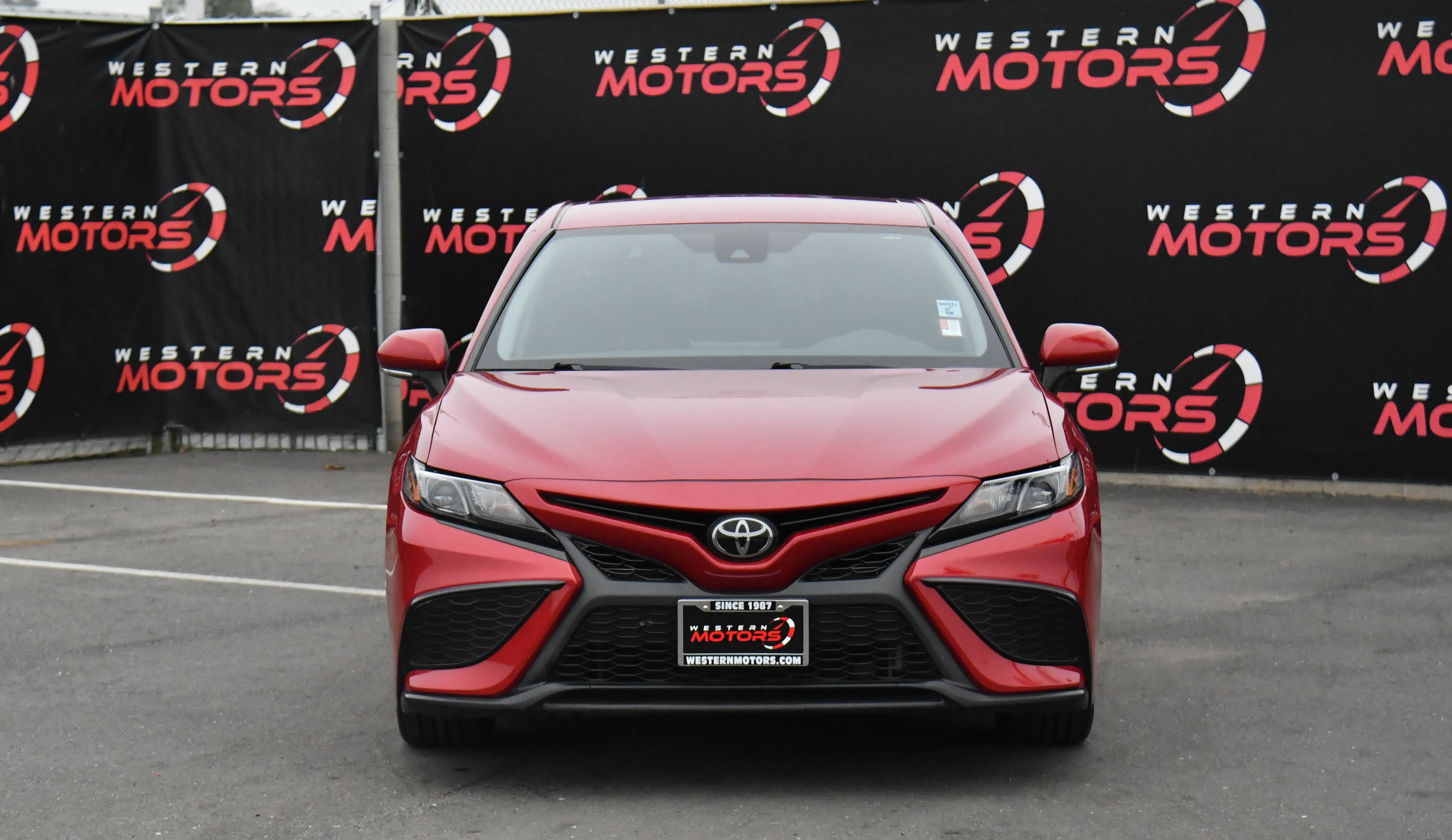 Used 2023 Toyota Camry SE image 2