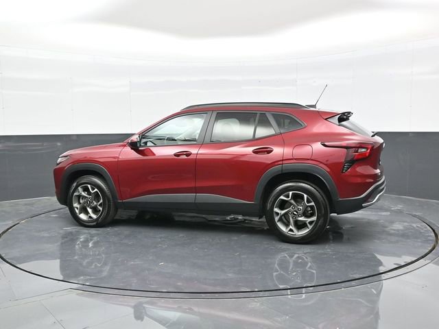 Used 2025 Chevrolet Trax LT w/ LT Convenience Package image 4