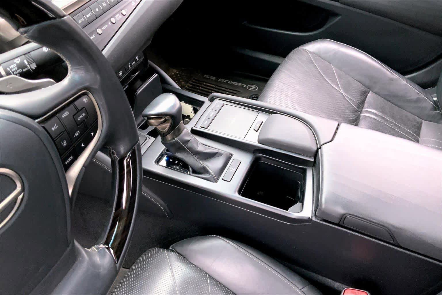 Used 2019 Lexus ES 350 w/ Accessory Package 2 image 17