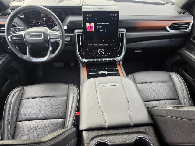 Used 2025 GMC Yukon XL Denali AWD/4WD image 19