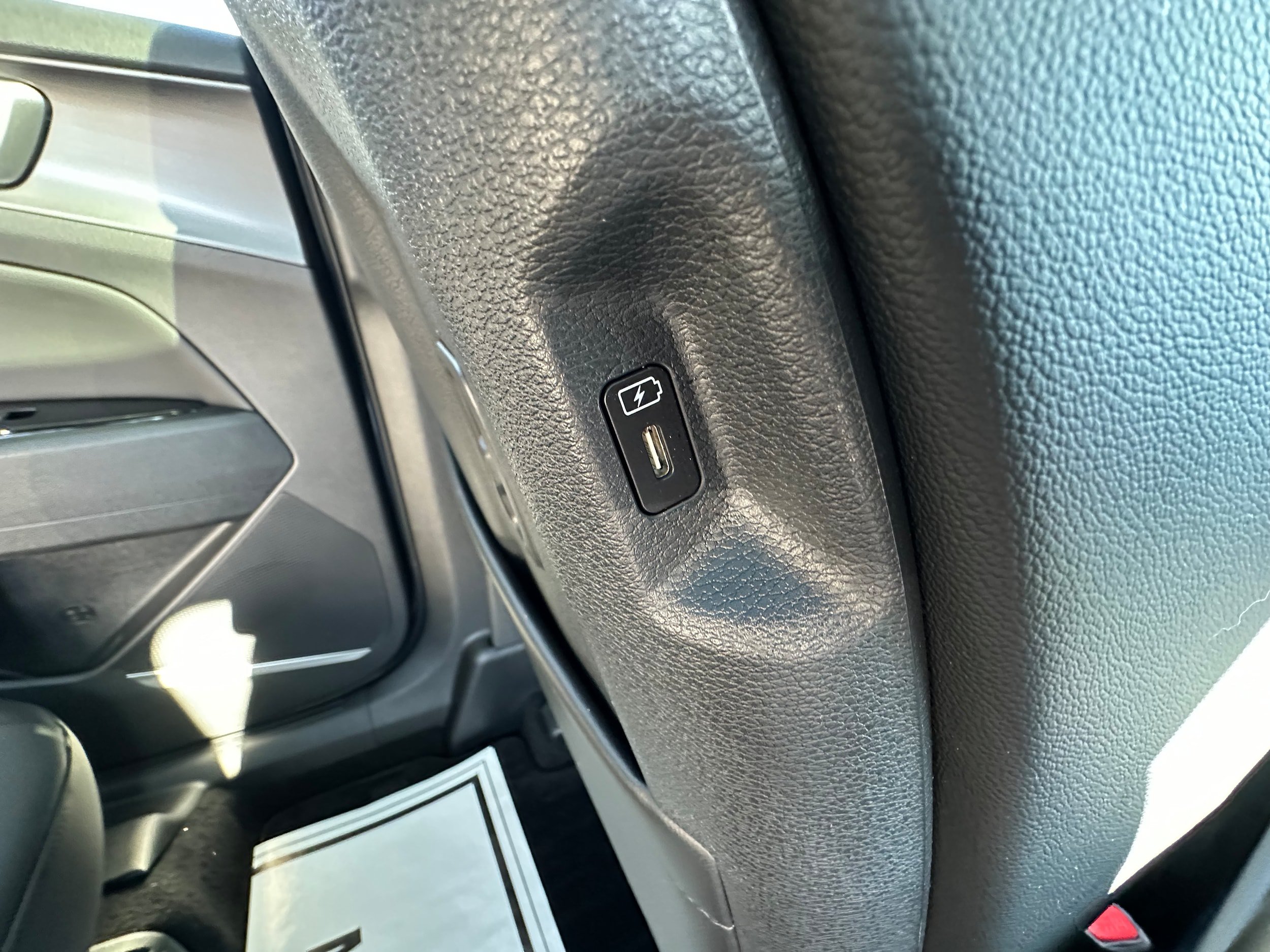 Used 2025 Kia Sportage EX w/ Premium Package AWD/4WD image 16