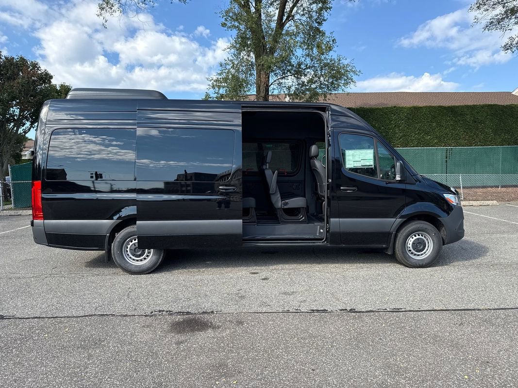 Used 2025 Mercedes-Benz Sprinter 2500 image 24