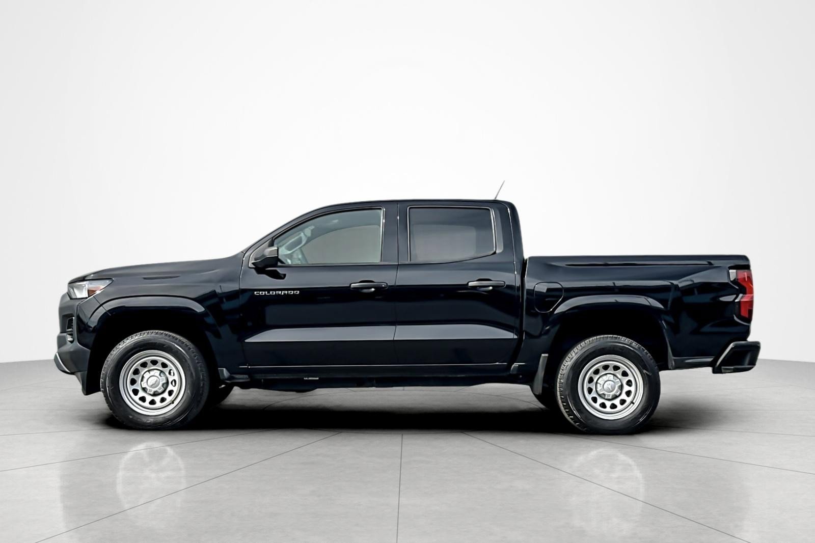 Used 2023 Chevrolet Colorado W/T image 2